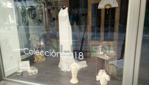  Vinilo de Corte en Escaparate Comercio ML Novias